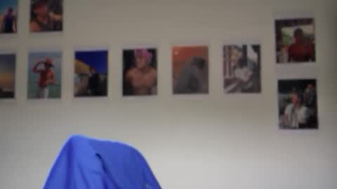 Snapshot of andres_vargas_ chatting on 10.08.25 Andres online show from 10.08.25