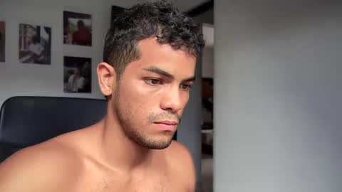 Snapshot of andres_vargas_ chatting on 10.11.25 Andres online show from 10.11.25