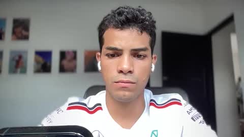 Snapshot of andres_vargas_ chatting on 10.21.25 Andres online show from 10.21.25