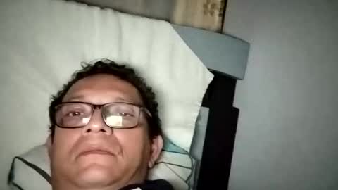 Snapshot of andresfloga chatting on 06.17.26 andresfloga online show from 06.17.26