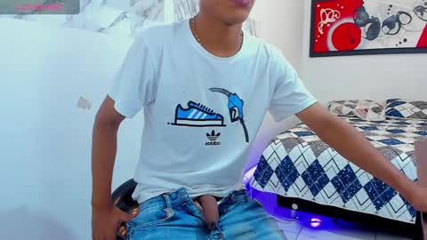 Snapshot of andressdean chatting on 12.03.24 Andres Dean online show from 12.03.24