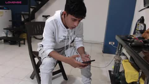 Snapshot of andressdean chatting on 12.07.24 Andres Dean online show from 12.07.24