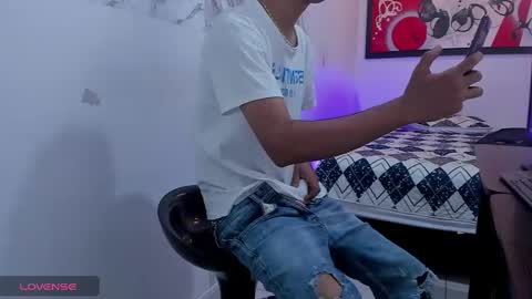 Snapshot of andressdean chatting on 12.12.24 Andres Dean online show from 12.12.24