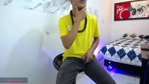 Snapshot of andressdean chatting on 12.21.24 Andres Dean online show from 12.21.24