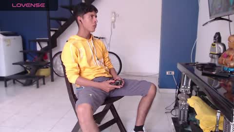 Snapshot of andressdean chatting on 01.25.25 Andres Dean online show from 01.25.25