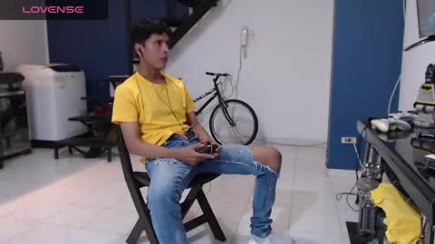 Snapshot of andressdean chatting on 01.29.25 Andres Dean online show from 01.29.25