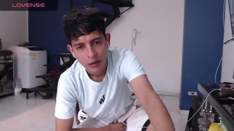 Snapshot of andressdean chatting on 02.04.25 Andres Dean online show from 02.04.25