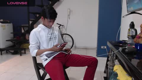 Snapshot of andressdean chatting on 02.11.25 Andres Dean online show from 02.11.25