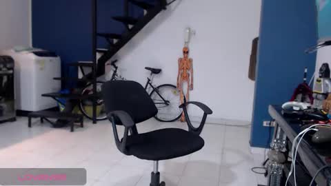 Snapshot of andressdean chatting on 09.27.25 Andres Dean online show from 09.27.25