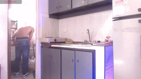 Snapshot of andressdean chatting on 10.07.25 Andres Dean online show from 10.07.25