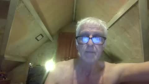 Snapshot of andrew160258 chatting on 04.12.26 Andrew online show from 04.12.26