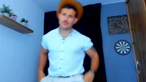Snapshot of andrewdiaz_ chatting on 05.27.26 Andrew Diaz online show from 05.27.26
