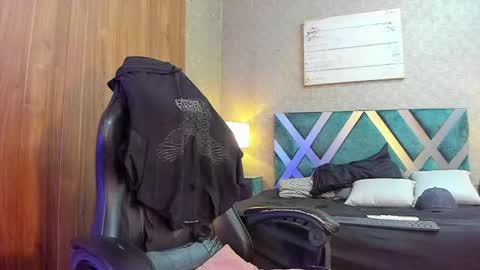 AndreW White online show from 12.04.24