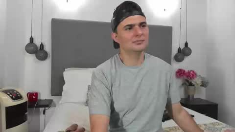 Snapshot of andrhes_muller chatting on 11.16.25 andrhes muller online show from 11.16.25