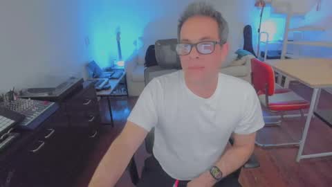 Snapshot of andy0pandi chatting on 09.09.25 Andrew online show from 09.09.25