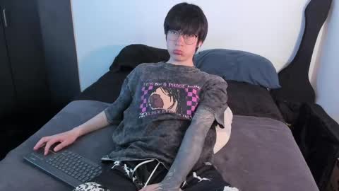 Snapshot of andy_bankai chatting on 04.12.26 twx Andy twink3 online show from 04.12.26