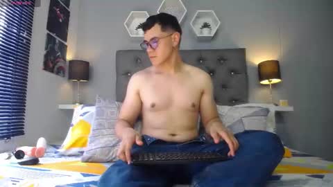 ANDY ESTEVEZ online show from 07.08.26