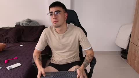 Snapshot of andy_shaaw chatting on 02.21.25 Andres online show from 02.21.25