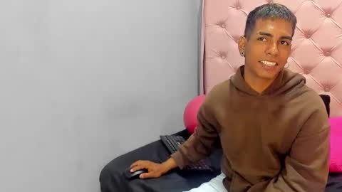 Snapshot of andyclouds21 chatting on 10.12.25 andyclouds21 online show from 10.12.25