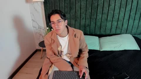 Andy Joy  online show from 04.01.26