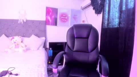 Snapshot of aneko_morii chatting on 10.15.25 online show from 10.15.25