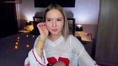 Snapshot of anfisalorns chatting on 10.19.25 Anfisa online show from 10.19.25