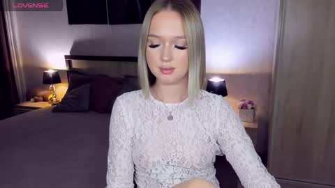 Snapshot of anfisalorns chatting on 10.29.25 Anfisa online show from 10.29.25