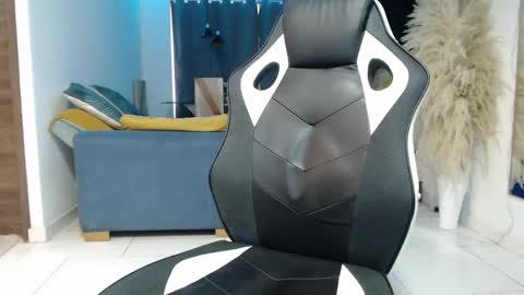 Angel Curl online show from 04.16.26