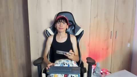 Snapshot of angel_dustt1 chatting on 06.10.26 angel_dustt1 online show from 06.10.26