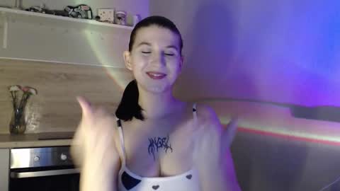 Snapshot of angel_gelya chatting on 10.06.25 Angel online show from 10.06.25