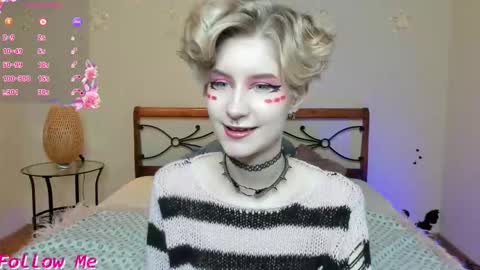 Snapshot of angel_julles chatting on 10.31.25 Angel Dust online show from 10.31.25