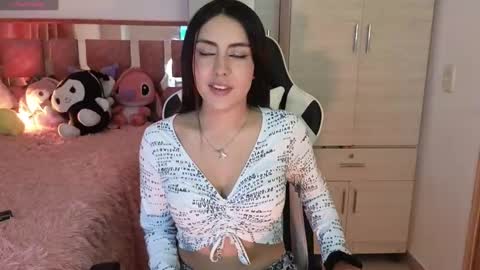 Snapshot of angel_lusst chatting on 12.19.24 angeline online show from 12.19.24