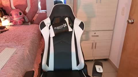 Snapshot of angel_lusst chatting on 12.23.24 angeline online show from 12.23.24