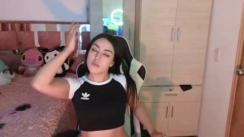 Snapshot of angel_lusst chatting on 12.25.24 angeline online show from 12.25.24