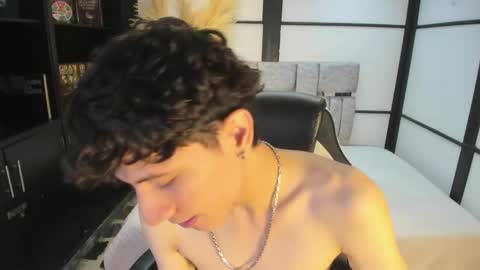 Snapshot of angel_st1 chatting on 05.11.26 Angel online show from 05.11.26