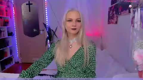 Snapshot of angel_vice chatting on 06.26.26 Frida A boost to fortune for the one who gives a thumbs up and a bonus lucky for those who support me by joining the fanclub online show from 06.26.26