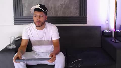 Snapshot of angel_villareal_ chatting on 02.14.26 angel_villareal_ online show from 02.14.26