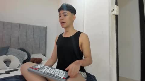 Snapshot of angel_villarreal chatting on 09.21.25 Angel online show from 09.21.25