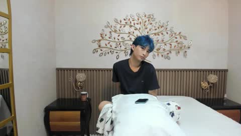 Snapshot of angel_yuhog chatting on 11.17.25 Angel online show from 11.17.25