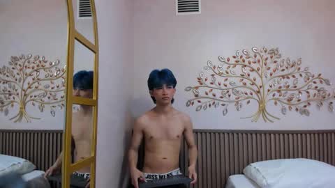 Snapshot of angel_yuhog chatting on 11.19.25 Angel online show from 11.19.25