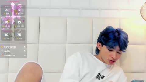 Snapshot of angel_yuhog chatting on 11.22.25 Angel online show from 11.22.25