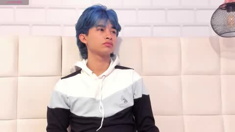 Snapshot of angel_yuhog chatting on 11.27.25 Angel online show from 11.27.25