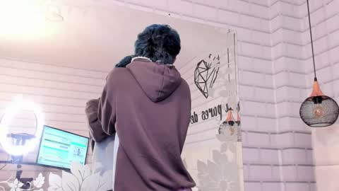 Snapshot of angel_yuhog chatting on 11.29.25 Angel online show from 11.29.25