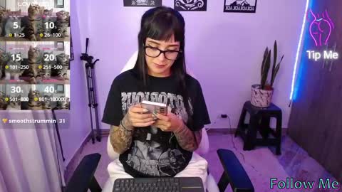 Snapshot of angela_lauren chatting on 02.13.25 Angela online show from 02.13.25