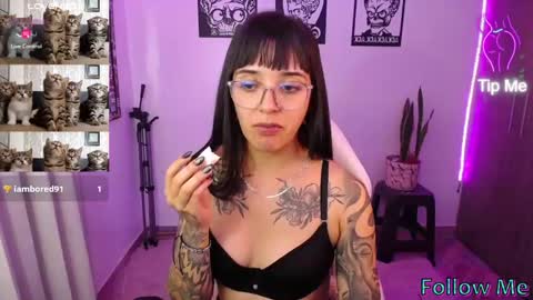 Snapshot of angela_lauren chatting on 02.25.25 Angela online show from 02.25.25