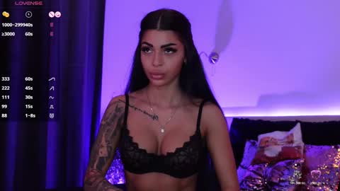 Angela online show from 11.10.25