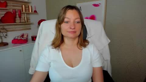 Snapshot of angela_samt chatting on 06.10.26 Angela online show from 06.10.26