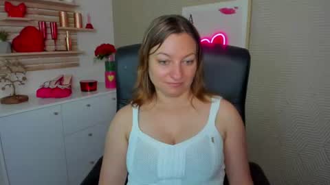 Snapshot of angela_samt chatting on 06.12.26 Angela online show from 06.12.26