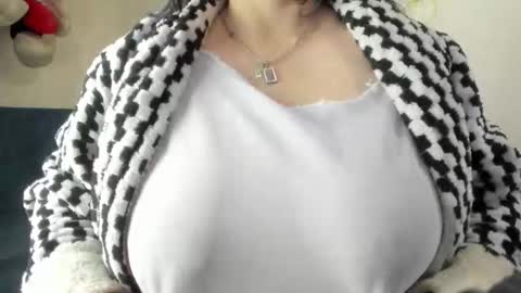 Angela online show from 11.10.25