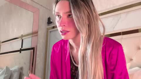 Snapshot of angela_white22 chatting on 05.05.26 angela_white22 online show from 05.05.26